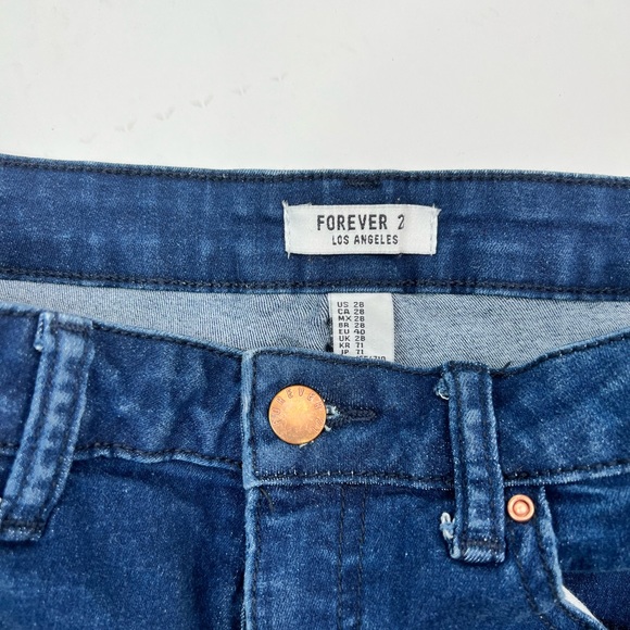 NWOT F21 DENIM SHORTS - Picture 2 of 5